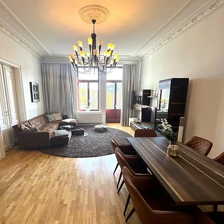 **traumhafte City-wohnung // 120qm // 4-raeume** Apartment