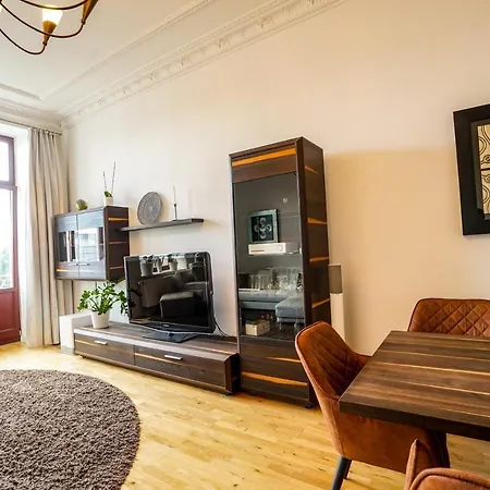 **traumhafte City-wohnung // 120qm // 4-raeume** Apartment